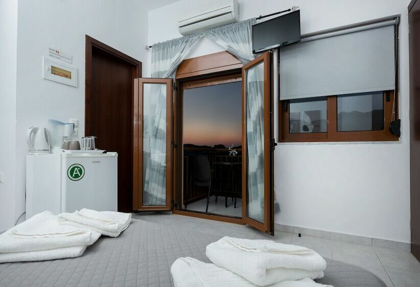 פנסיון En Plo Rooms