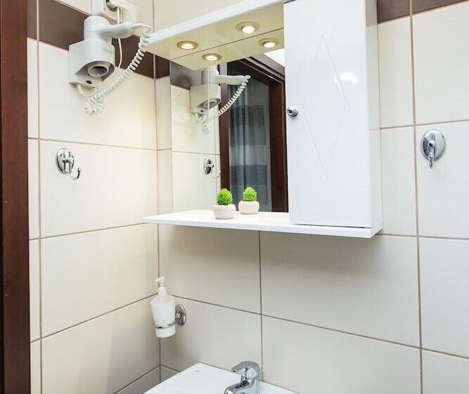 פנסיון En Plo Rooms