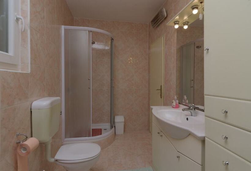 ペンション Rooms Mirjana  Centre Of Trogir