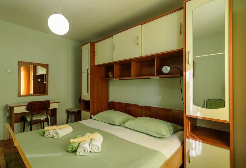 ペンション Rooms Mirjana  Centre Of Trogir