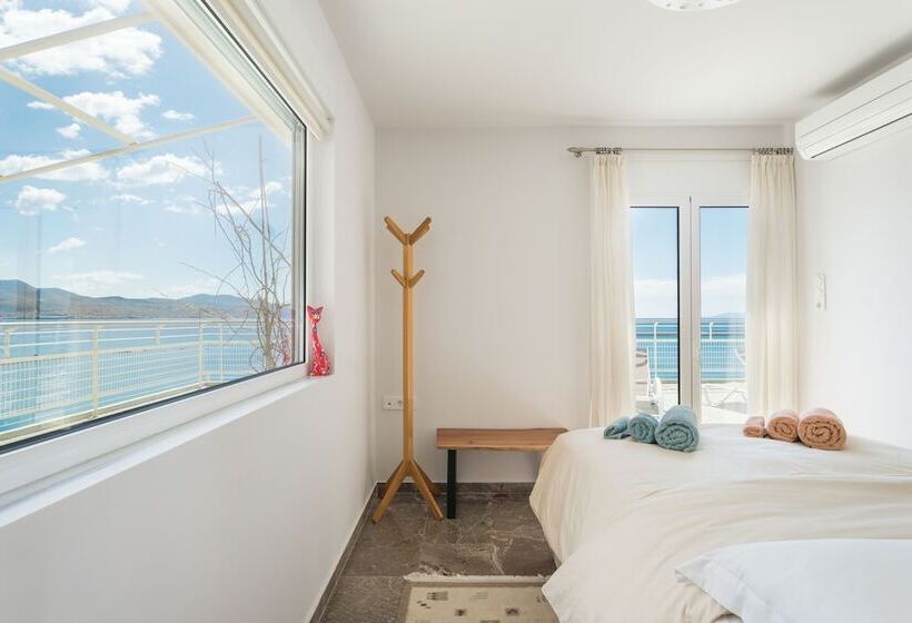 Seafront Penthouse Leo