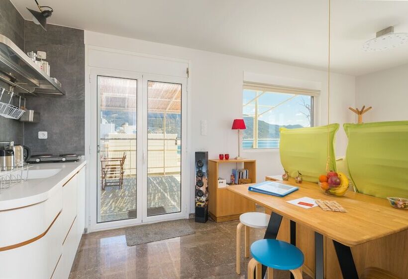 Seafront Penthouse Leo