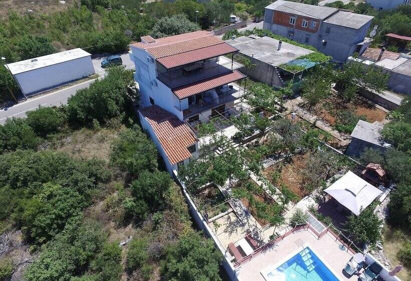 Apartments Villa Velin