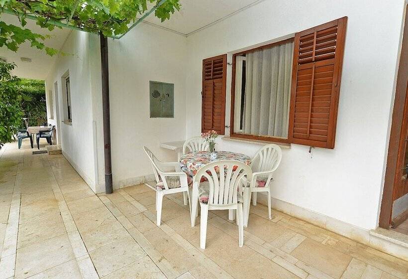 Apartment Near The Sea 650