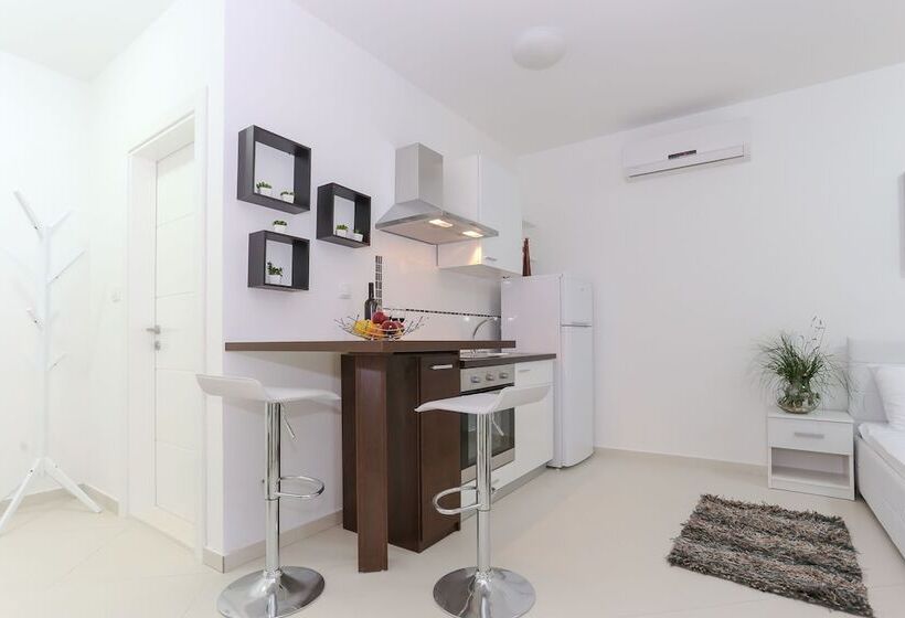 Apartment In Tribunj With Air Conditioning, Wifi 4953 1