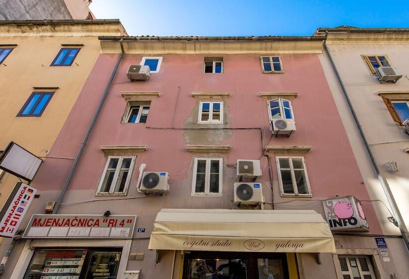 Apartments Small Sweet & Cosy