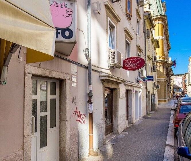 Apartments Small Sweet & Cosy