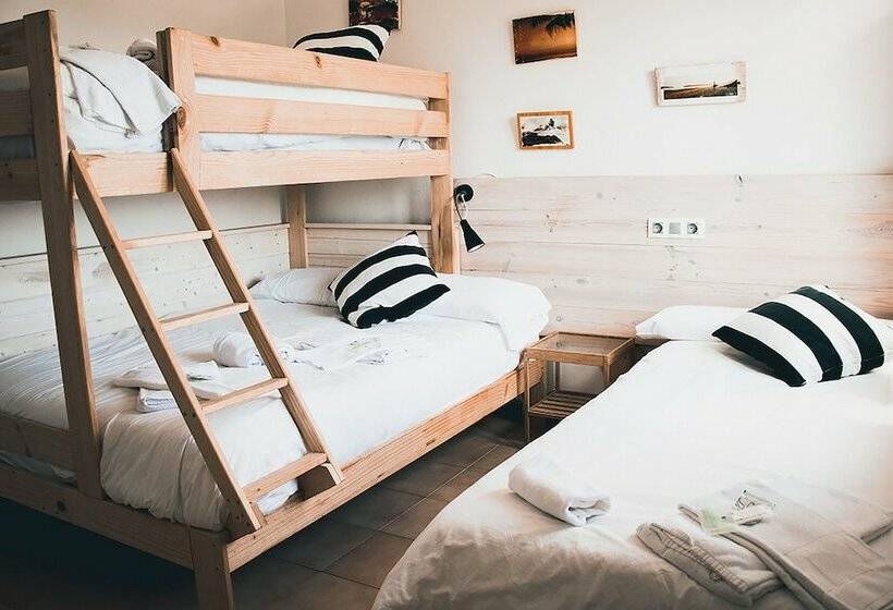 تختخواب و صبحانه Latas Surf Lodge