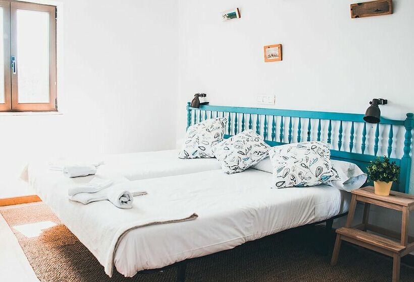 تختخواب و صبحانه Latas Surf Lodge