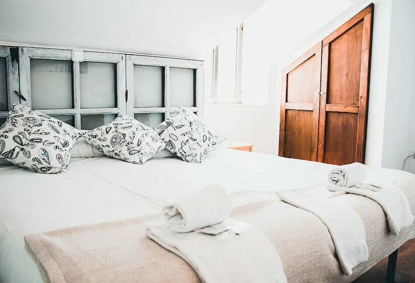 تختخواب و صبحانه Latas Surf Lodge