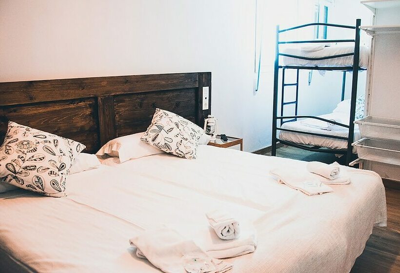 تختخواب و صبحانه Latas Surf Lodge