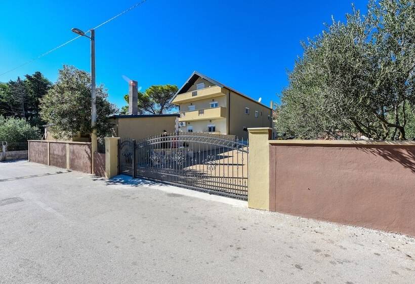 Holiday Apartments Yes Peace