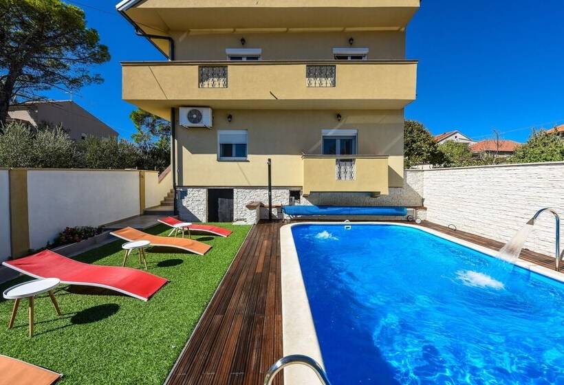 Holiday Apartments Yes Peace