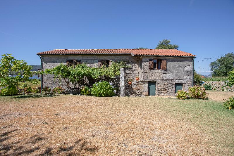 Liiiving Caminha Riverfront Garden Villa
