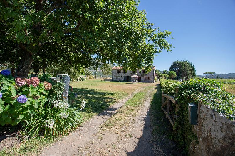 Liiiving Caminha Riverfront Garden Villa