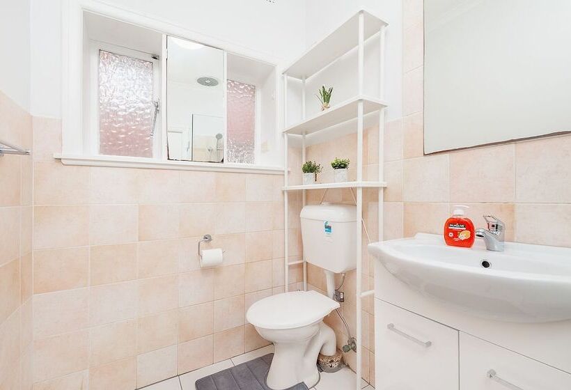 Newly Renovated Apt Close To Cbd Unit 1