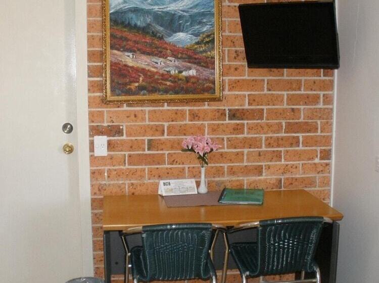 Palms Oasis Motel