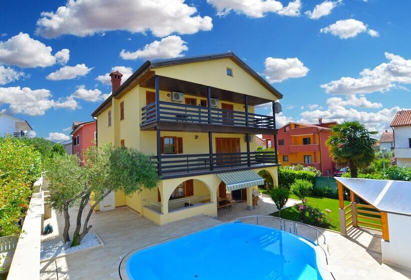 Пансион Apartments And Rooms Novigrad 1624