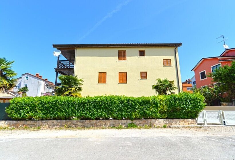 Пансион Apartments And Rooms Novigrad 1624