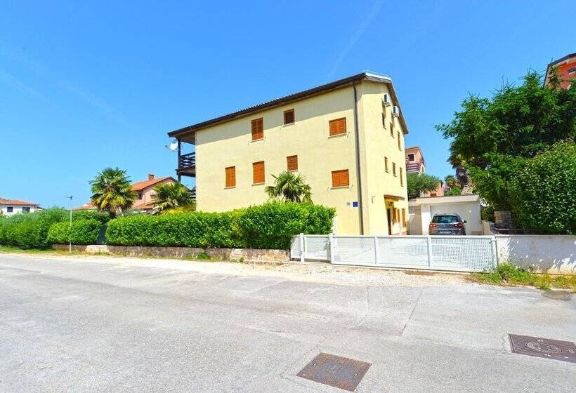 Пансион Apartments And Rooms Novigrad 1624