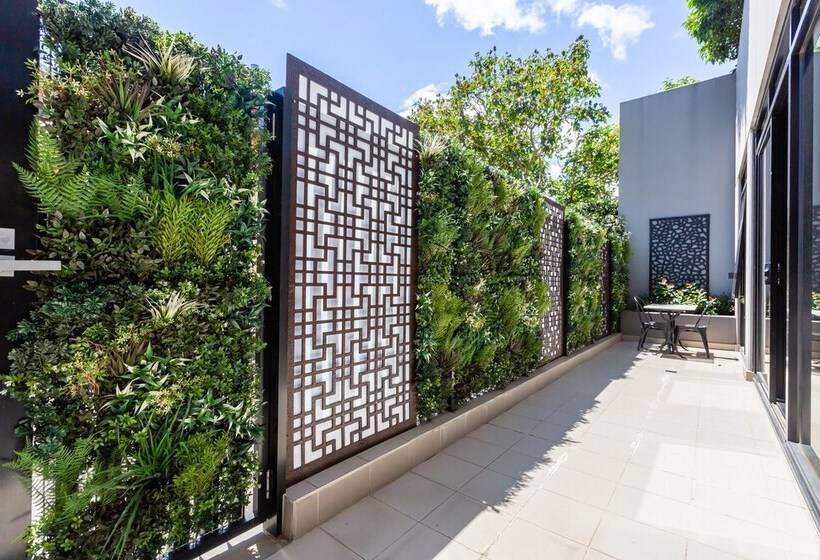 Rosa, 2bdr Richmond Apartment