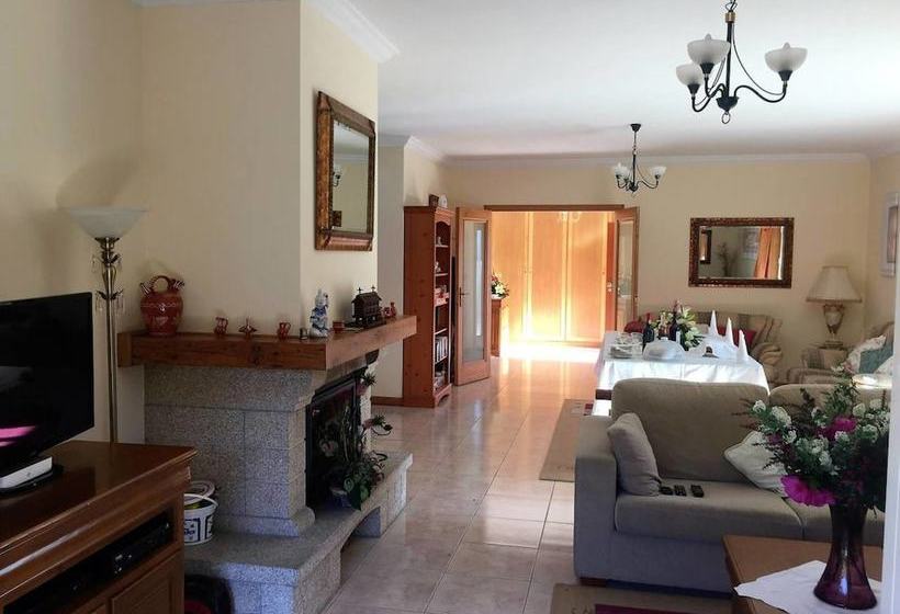 Beautiful Detached Villa With Private Pool, Fibre Wi Fi, Garden, Games Room & Bbq