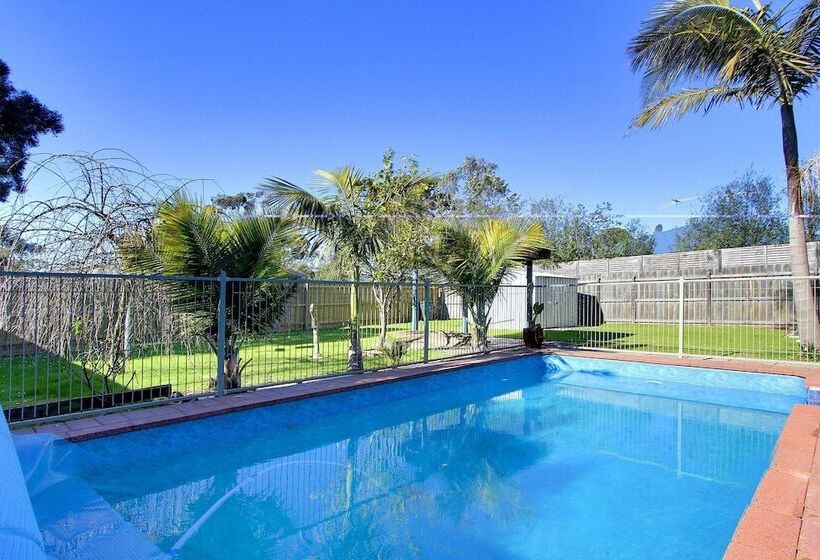 47 Anderson With Pool In Cowes