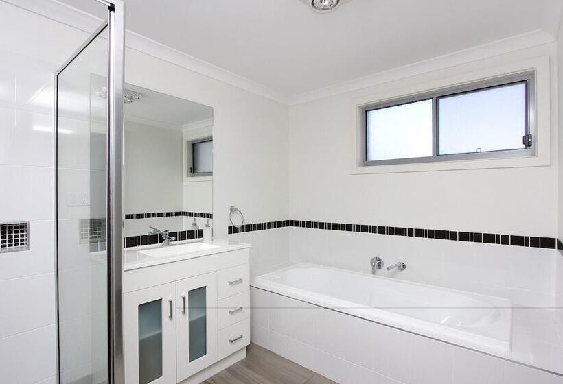 47 Anderson With Pool In Cowes