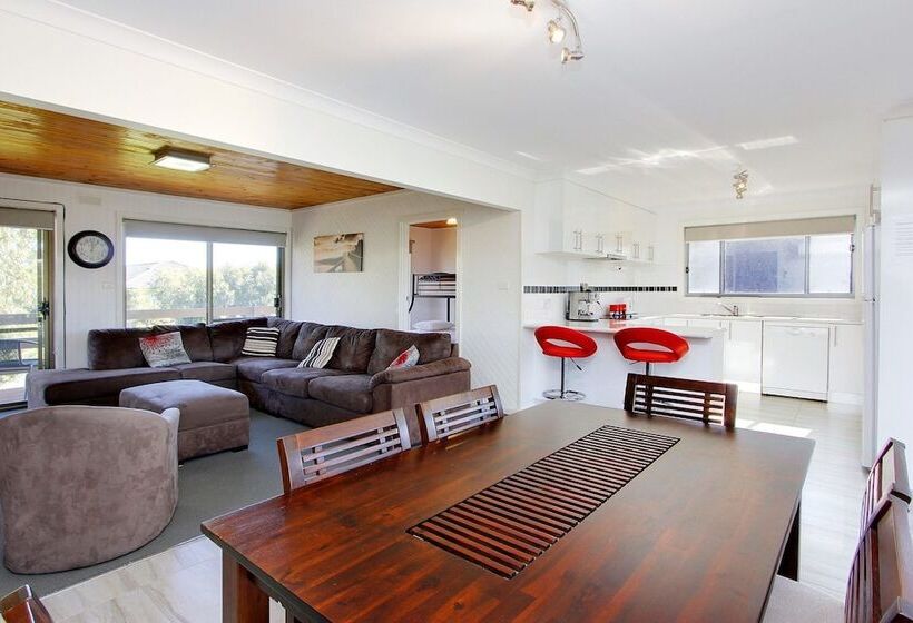 47 Anderson With Pool In Cowes