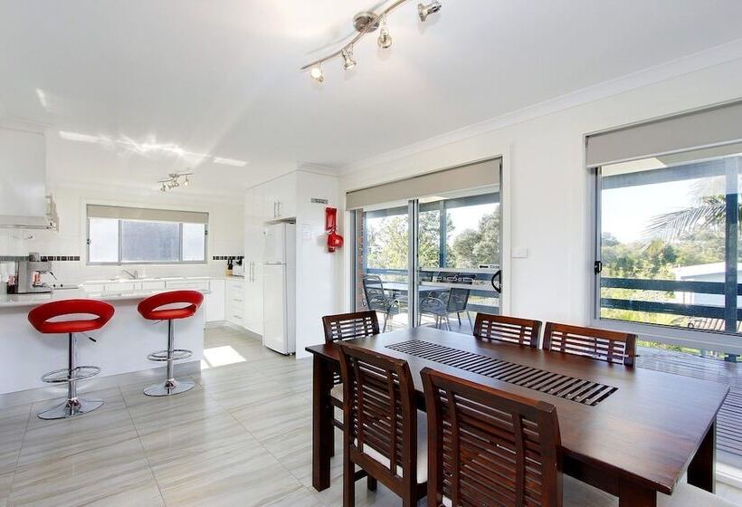 47 Anderson With Pool In Cowes