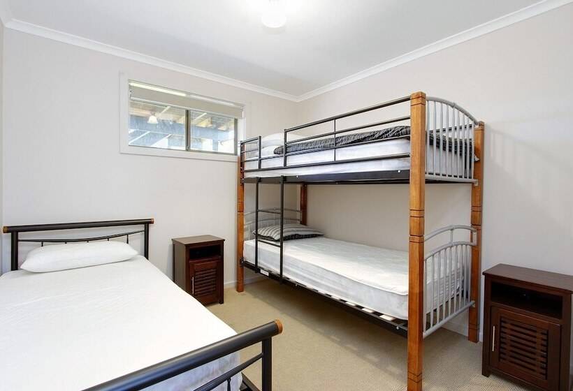 47 Anderson With Pool In Cowes