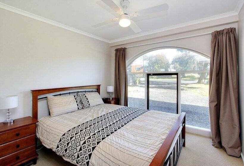 47 Anderson With Pool In Cowes