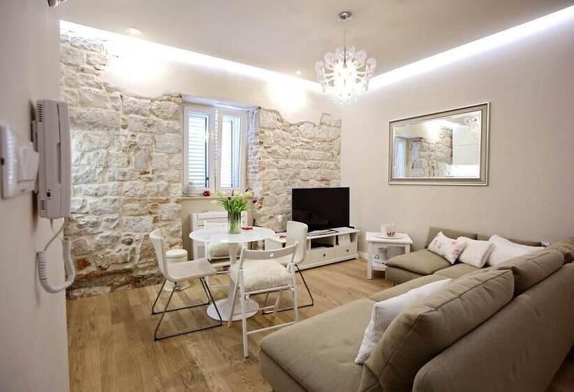 Apartment White Stone Diocletian Palace