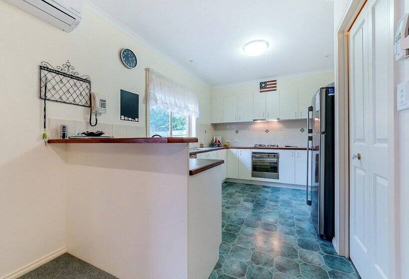 Cosy Unit At 2 3 Wyndham In Cowes