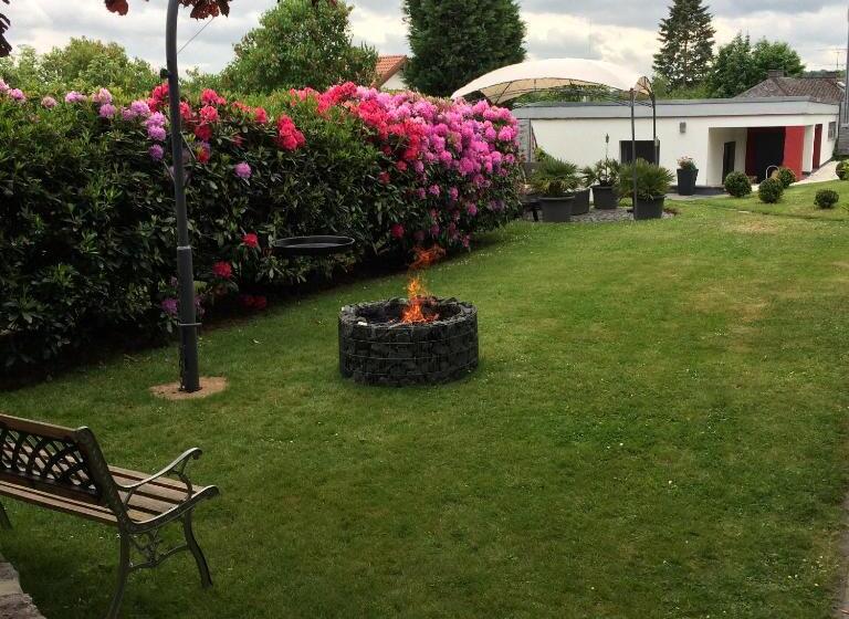 Ferienwohnung Schlossblick   4 Sterne Sauna Pool Whirlpool Privat