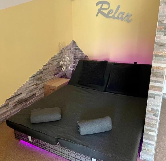 Ferienwohnung Schlossblick   4 Sterne Sauna Pool Whirlpool Privat