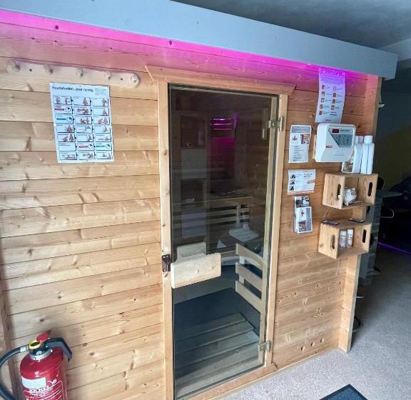 Ferienwohnung Schlossblick   4 Sterne Sauna Pool Whirlpool Privat