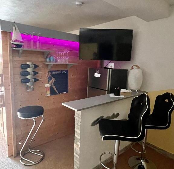 Ferienwohnung Schlossblick   4 Sterne Sauna Pool Whirlpool Privat