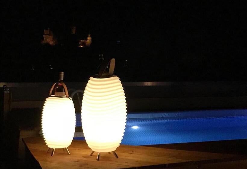 Ferienwohnung Schlossblick   4 Sterne Sauna Pool Whirlpool Privat