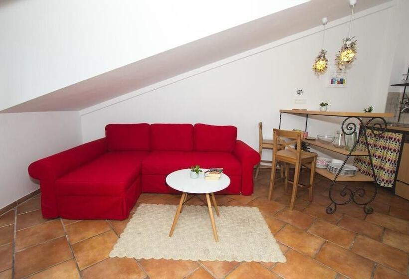 Jerry & Oli S Apartments