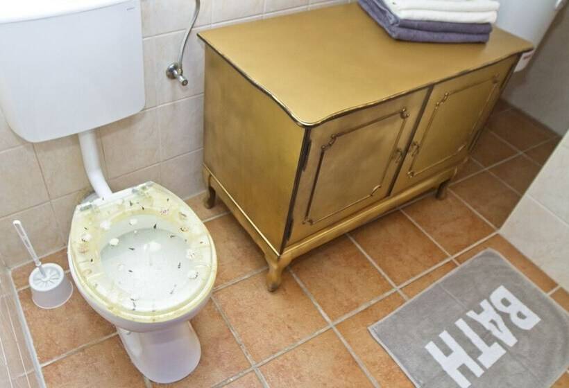 Jerry & Oli S Apartments