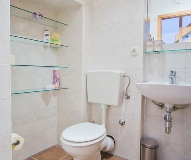 Jerry & Oli S Apartments