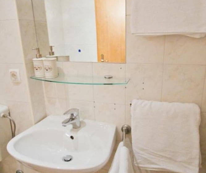 Jerry & Oli S Apartments