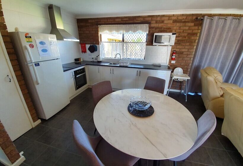 Ocean Beach Chalet 18