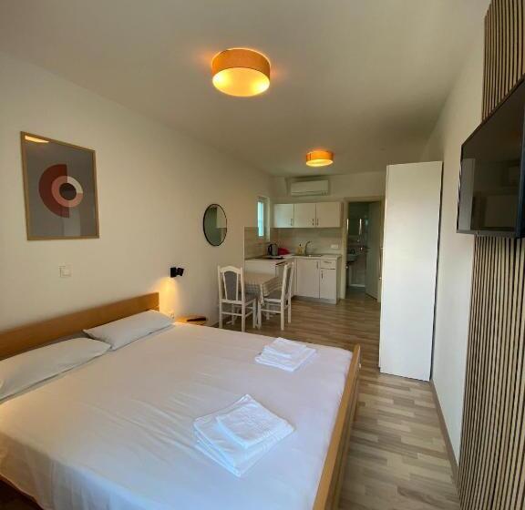 펜션 Apart Pansion Promajna