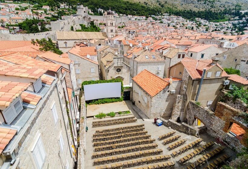 بنسيون Cinema View House