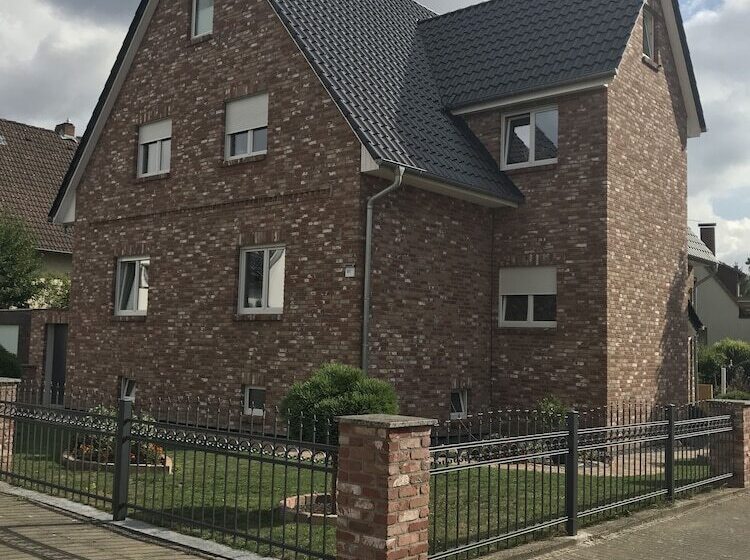 פנסיון Damm Apartments