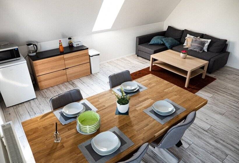 פנסיון Damm Apartments