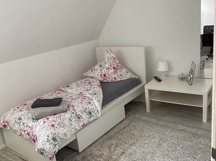 פנסיון Damm Apartments