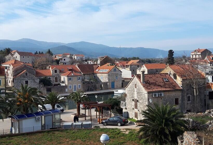 פנסיון Mediteran Hvar   Modern Rooms And Restaurant, B&b